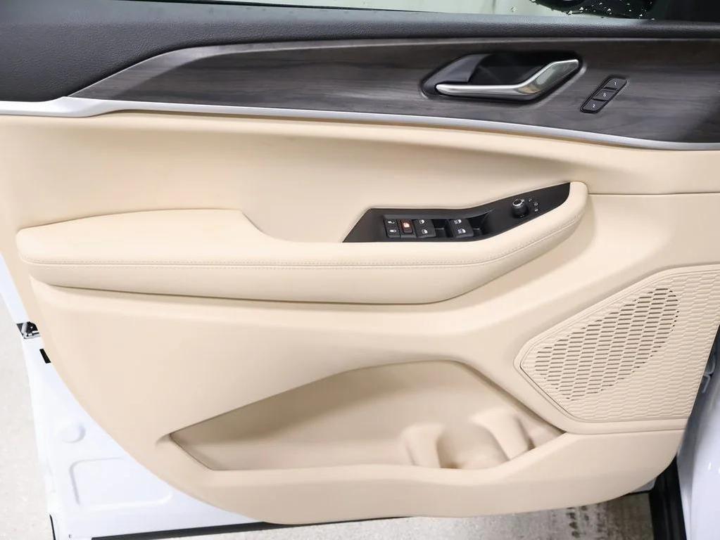 new 2025 Jeep Grand Cherokee L car, priced at $46,400