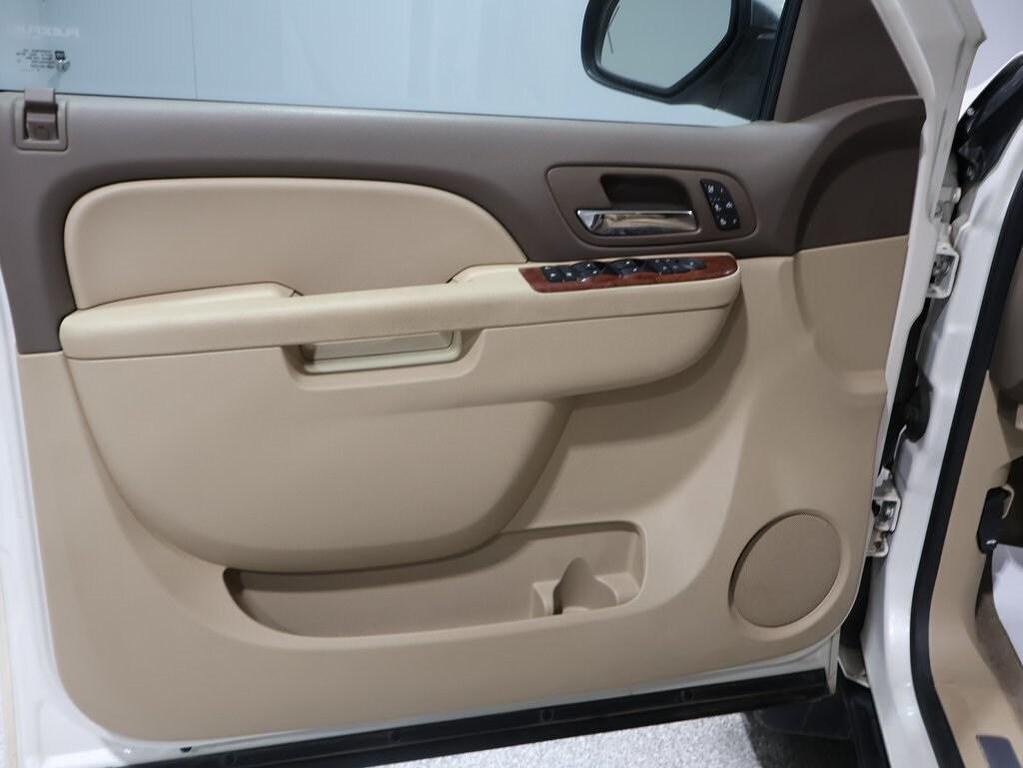 used 2013 Chevrolet Avalanche car, priced at $11,500