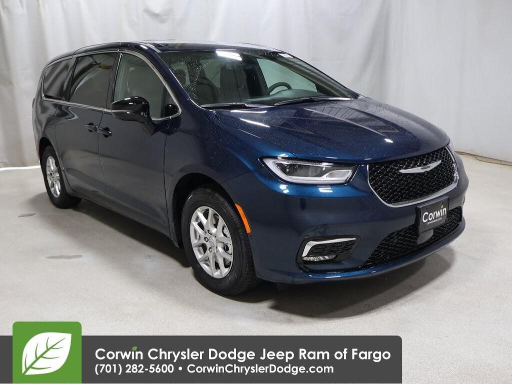 new 2025 Chrysler Pacifica car, priced at $41,768
