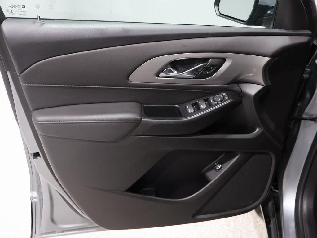 used 2023 Chevrolet Traverse car, priced at $32,500