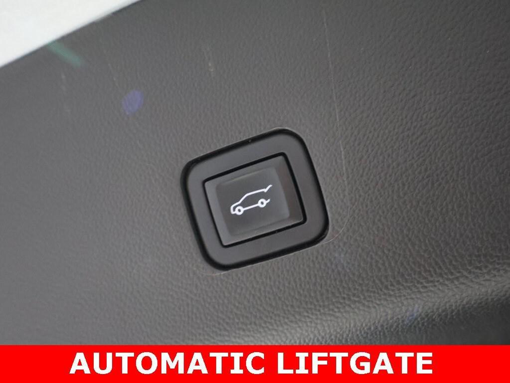 used 2023 Chevrolet Traverse car, priced at $32,500