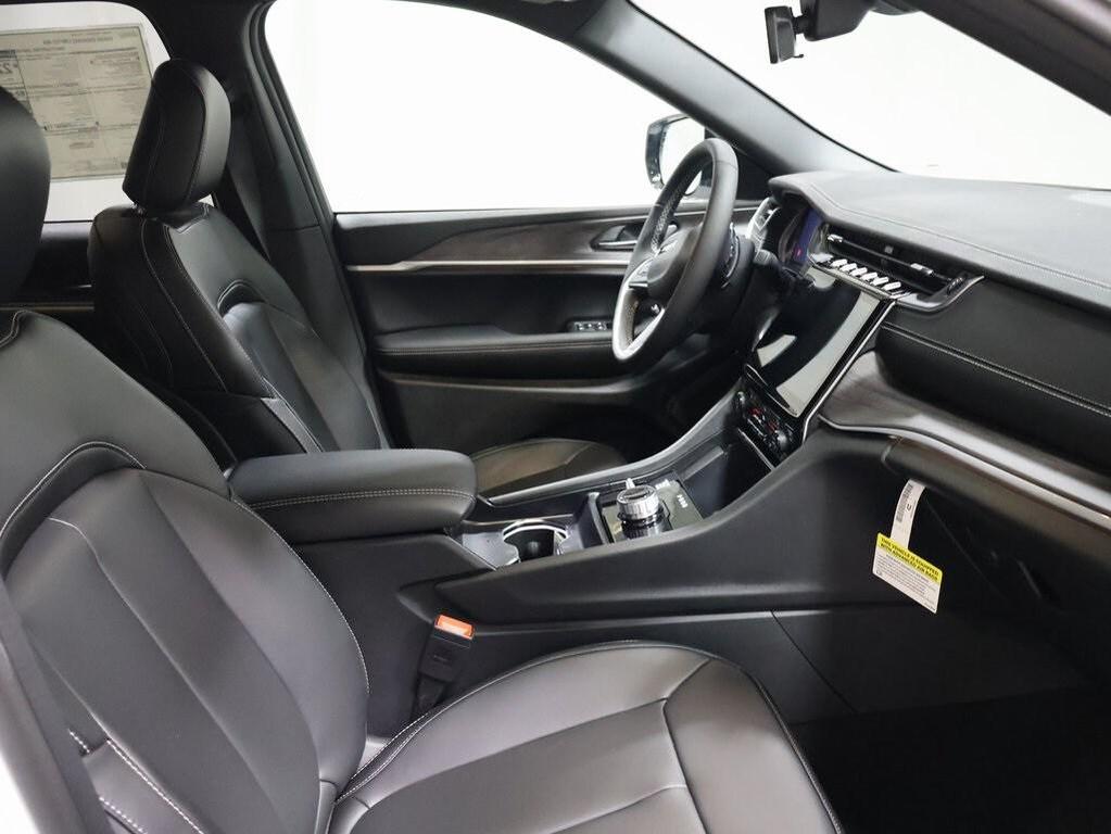 new 2025 Jeep Grand Cherokee car, priced at $47,260