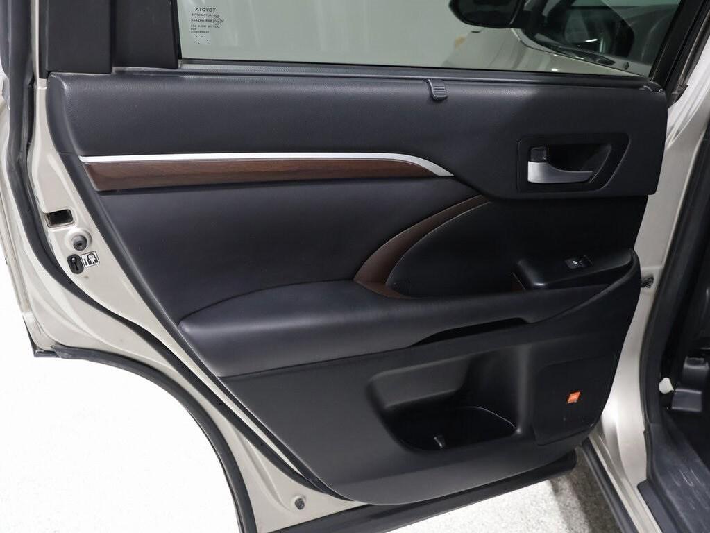 used 2016 Toyota Highlander car, priced at $10,692