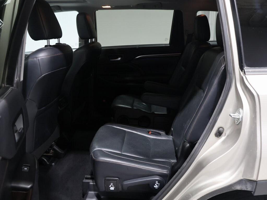 used 2016 Toyota Highlander car, priced at $10,692