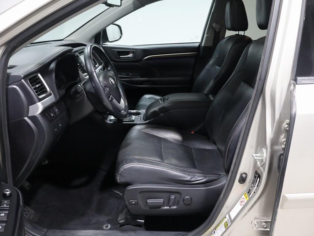 used 2016 Toyota Highlander car, priced at $10,692