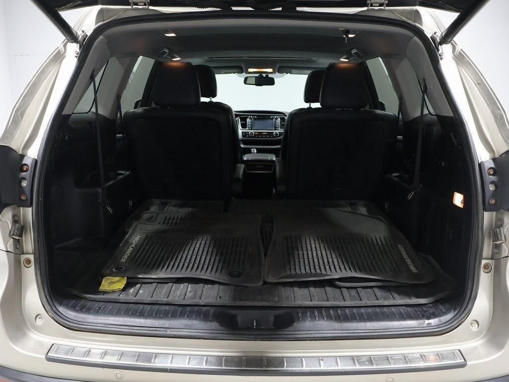 used 2016 Toyota Highlander car, priced at $10,692