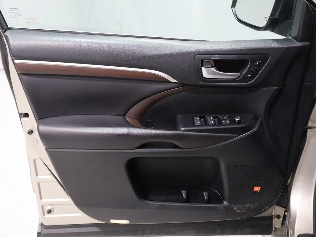 used 2016 Toyota Highlander car, priced at $10,692