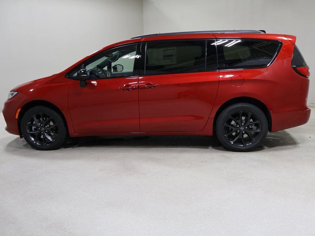 new 2026 Chrysler Pacifica car, priced at $56,115