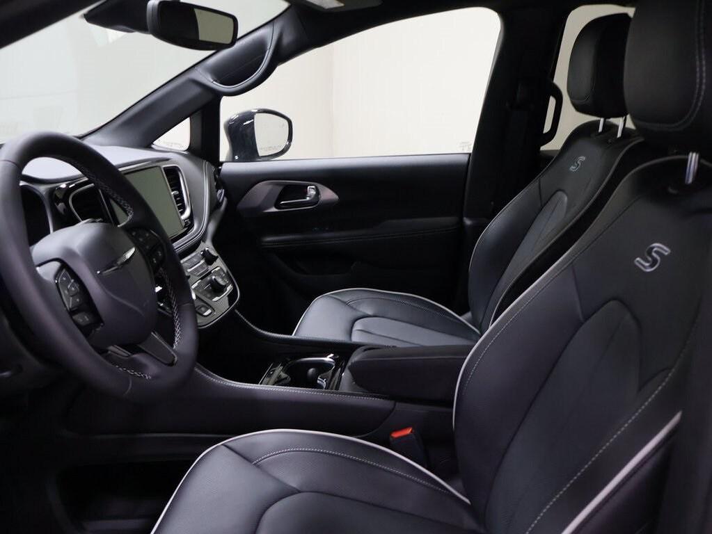 new 2026 Chrysler Pacifica car, priced at $56,115