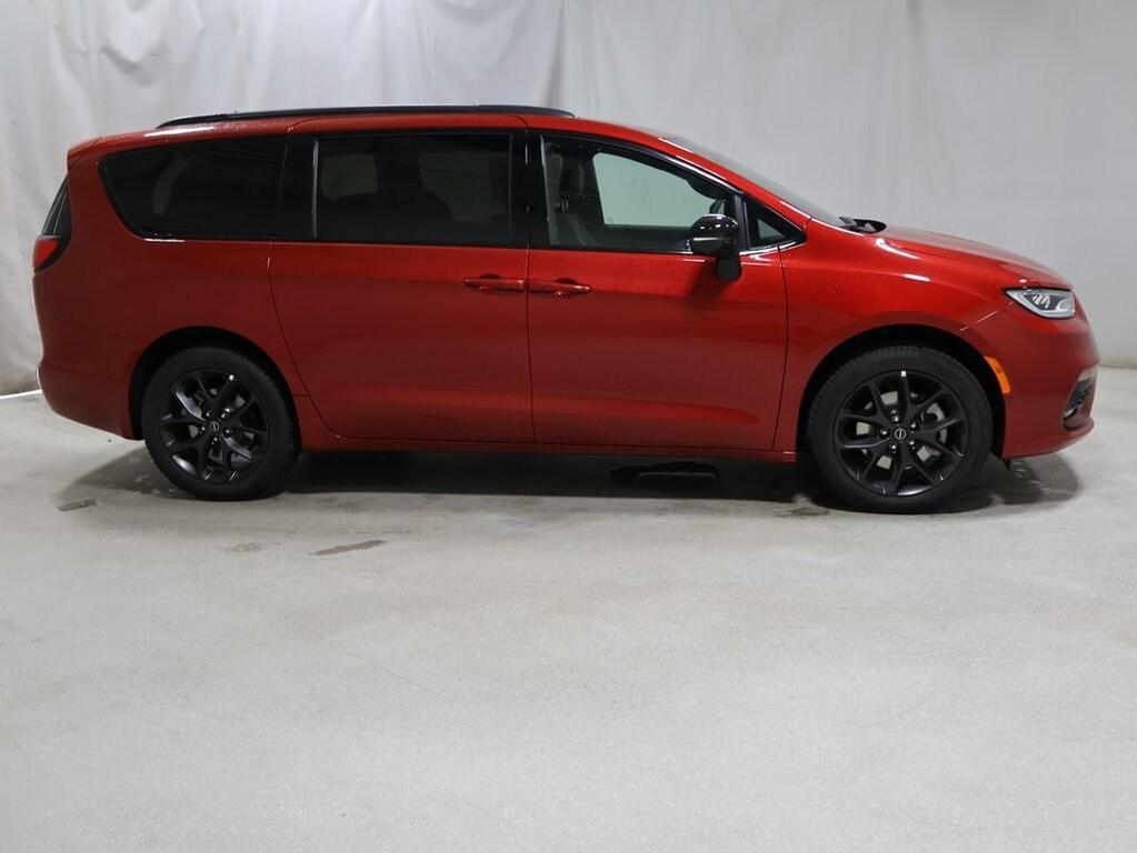 new 2026 Chrysler Pacifica car, priced at $56,115