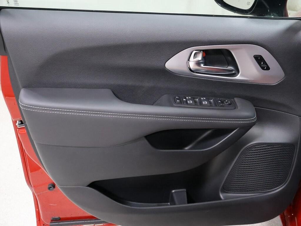 new 2026 Chrysler Pacifica car, priced at $56,115