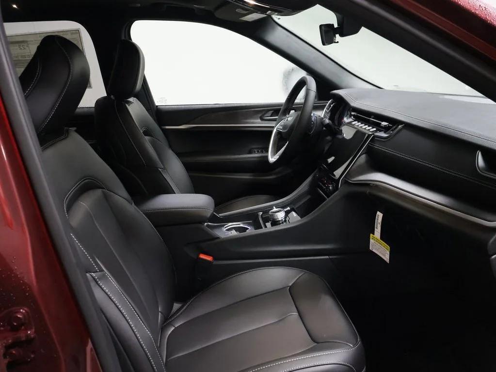 new 2025 Jeep Grand Cherokee car, priced at $43,259