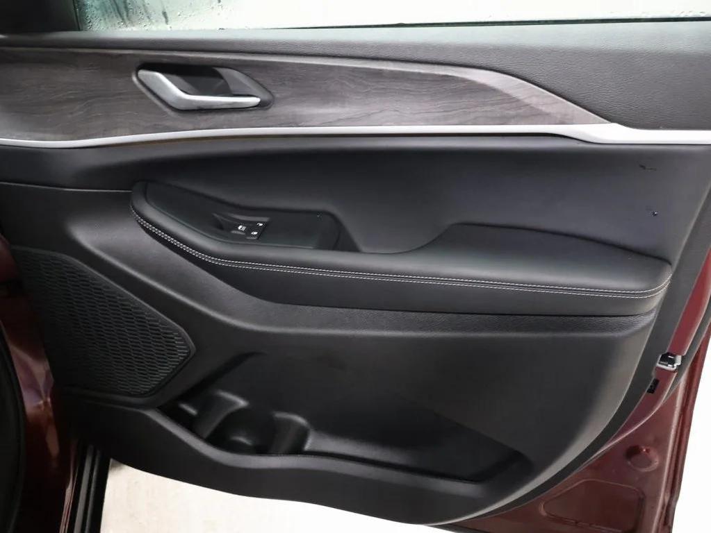 new 2025 Jeep Grand Cherokee car, priced at $43,259
