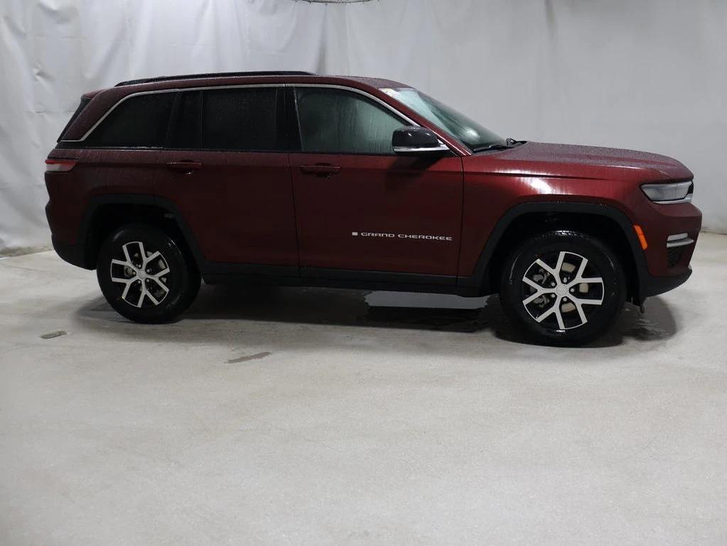 new 2025 Jeep Grand Cherokee car, priced at $43,259