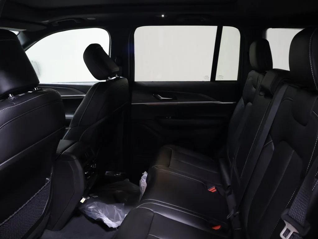 new 2025 Jeep Grand Cherokee car, priced at $43,259