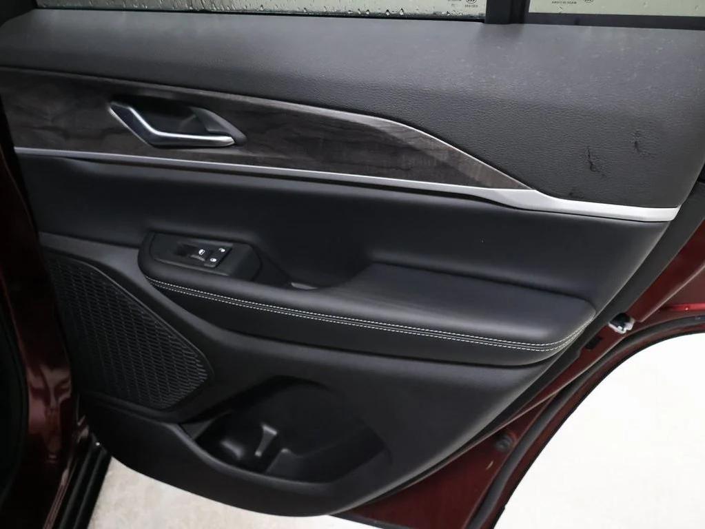 new 2025 Jeep Grand Cherokee car, priced at $43,259