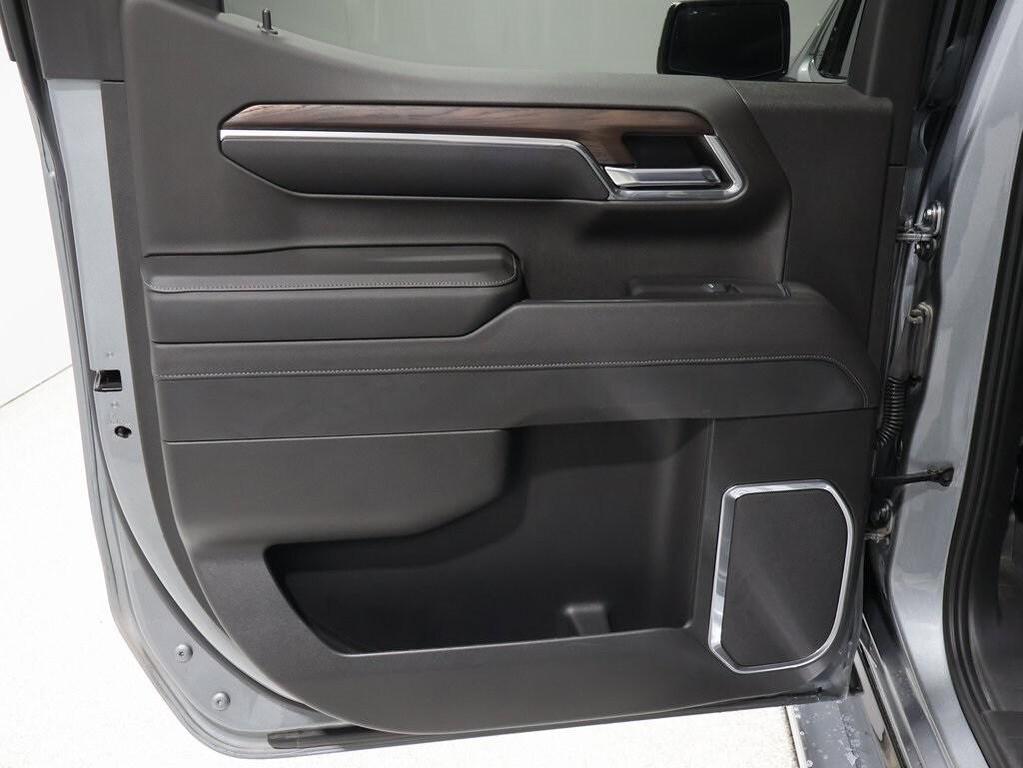 used 2023 GMC Sierra 1500 car, priced at $40,000