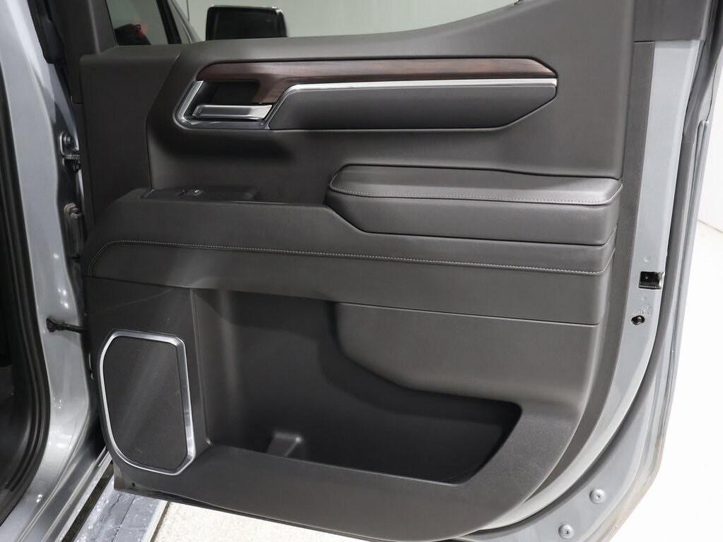 used 2023 GMC Sierra 1500 car, priced at $40,000