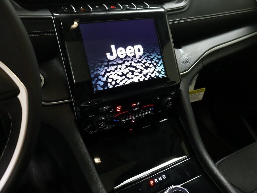 new 2025 Jeep Grand Cherokee car, priced at $41,664