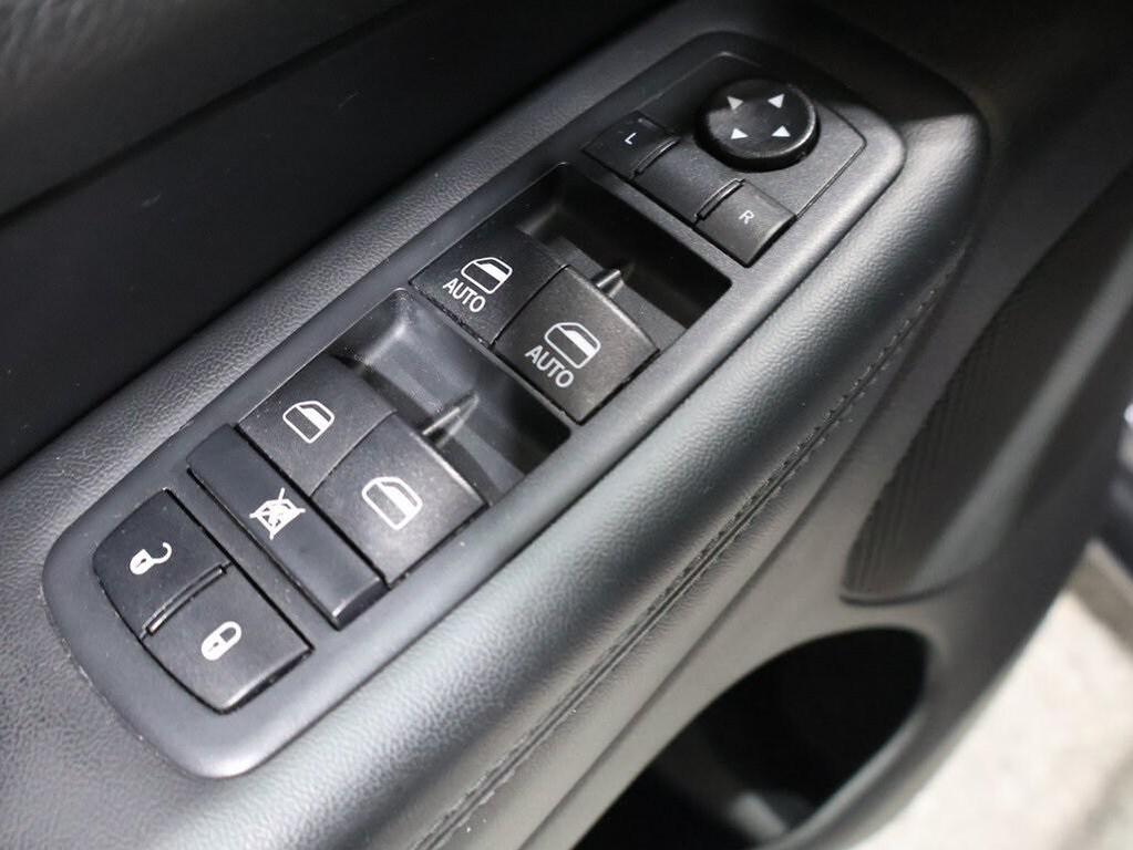 used 2020 Jeep Grand Cherokee car, priced at $14,000