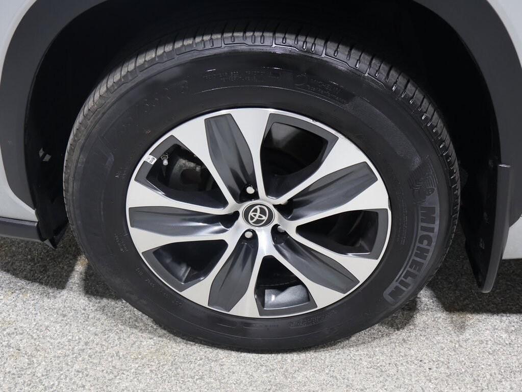 used 2023 Toyota Highlander car, priced at $39,500