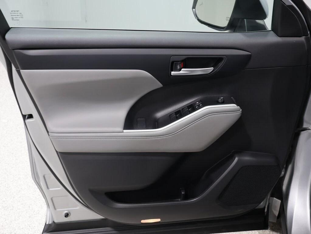 used 2023 Toyota Highlander car, priced at $39,500