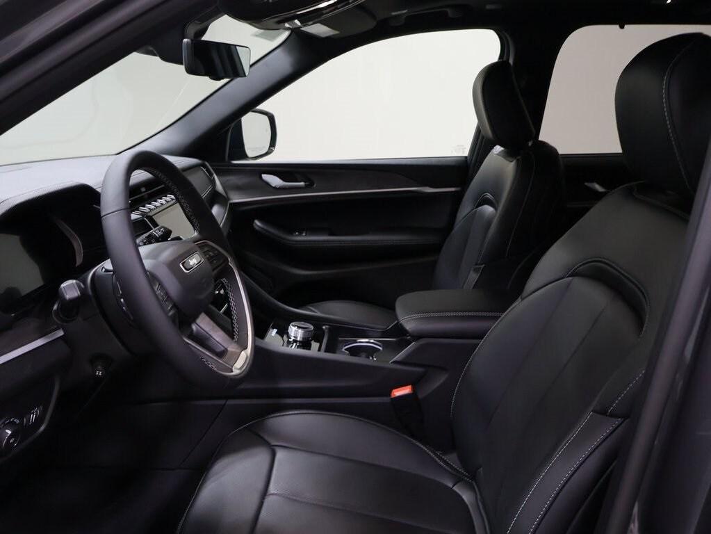 new 2025 Jeep Grand Cherokee car, priced at $53,272