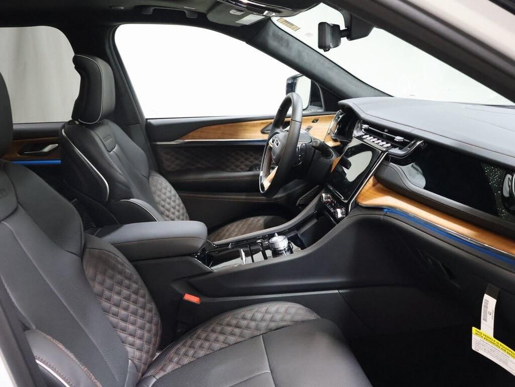 new 2025 Jeep Grand Cherokee L car, priced at $69,425