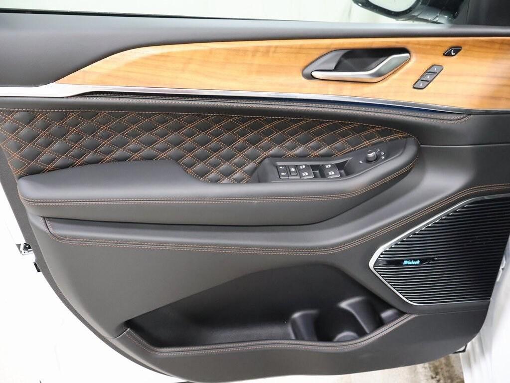 new 2025 Jeep Grand Cherokee L car, priced at $69,425
