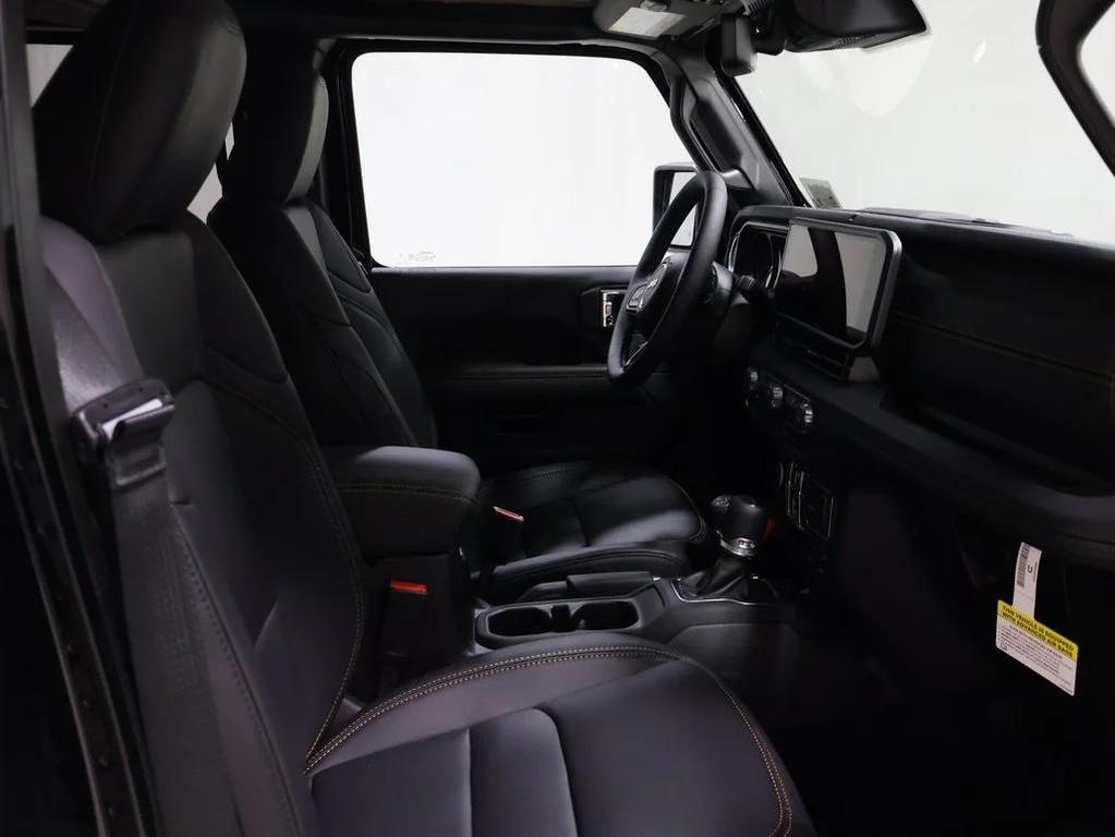 new 2025 Jeep Gladiator car, priced at $52,585