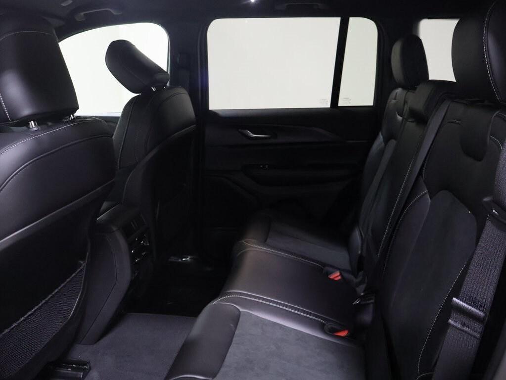 new 2025 Jeep Grand Cherokee car, priced at $40,274