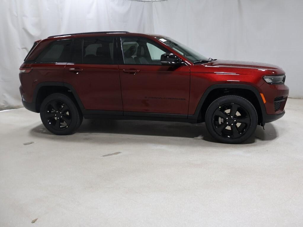 new 2025 Jeep Grand Cherokee car, priced at $40,274