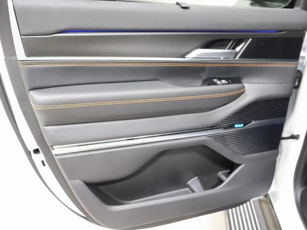 new 2025 Jeep Grand Wagoneer L car, priced at $105,552