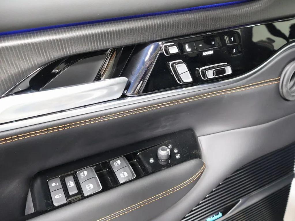 new 2025 Jeep Grand Wagoneer L car, priced at $105,552