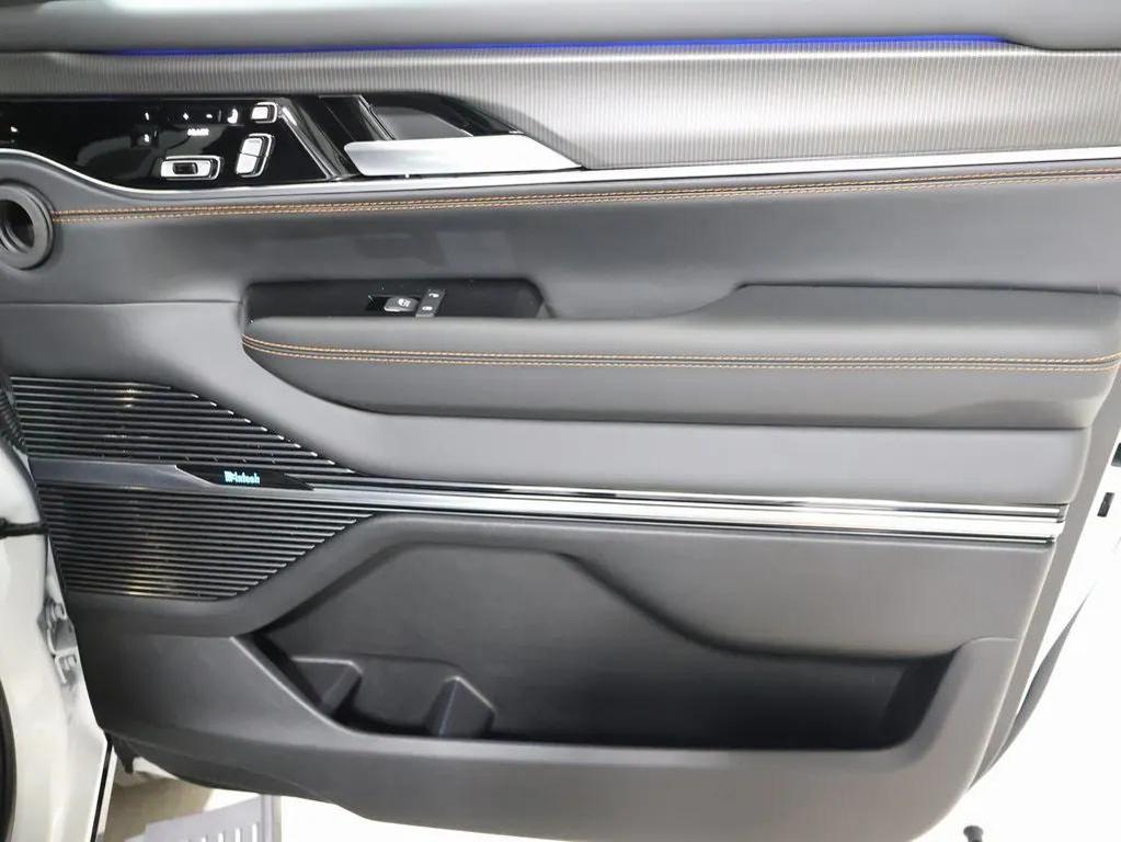 new 2025 Jeep Grand Wagoneer L car, priced at $105,552