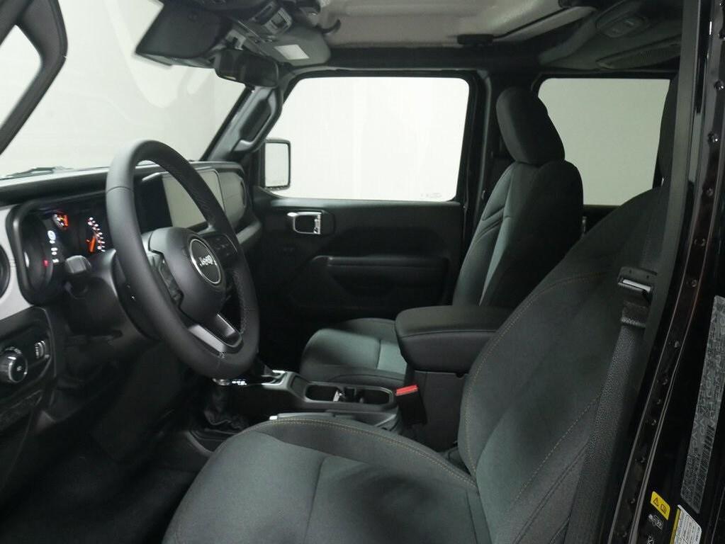 new 2025 Jeep Wrangler car, priced at $45,924