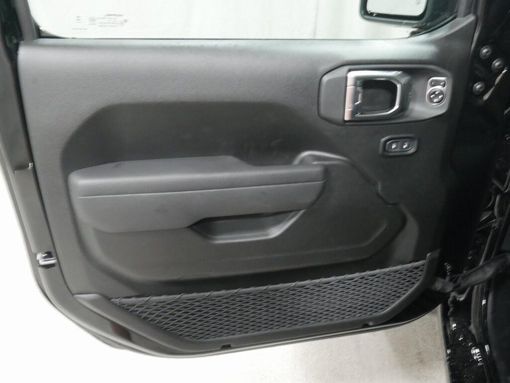 new 2025 Jeep Wrangler car, priced at $45,924