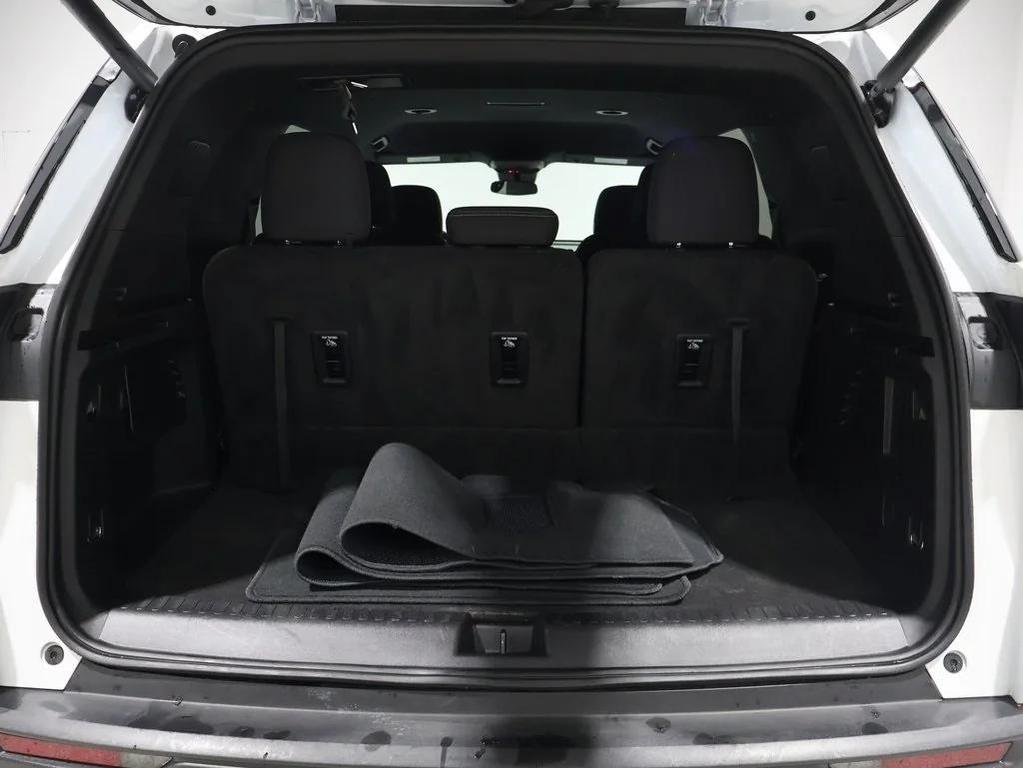 used 2024 Chevrolet Traverse car, priced at $35,500