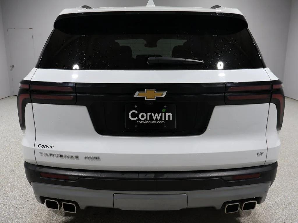 used 2024 Chevrolet Traverse car, priced at $35,500