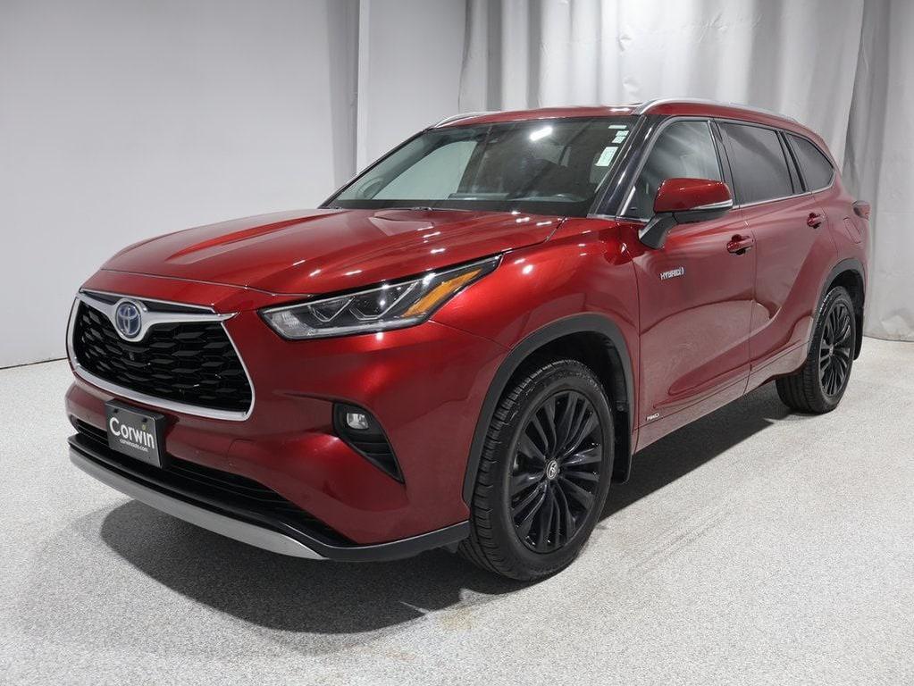 used 2020 Toyota Highlander Hybrid car, priced at $35,000