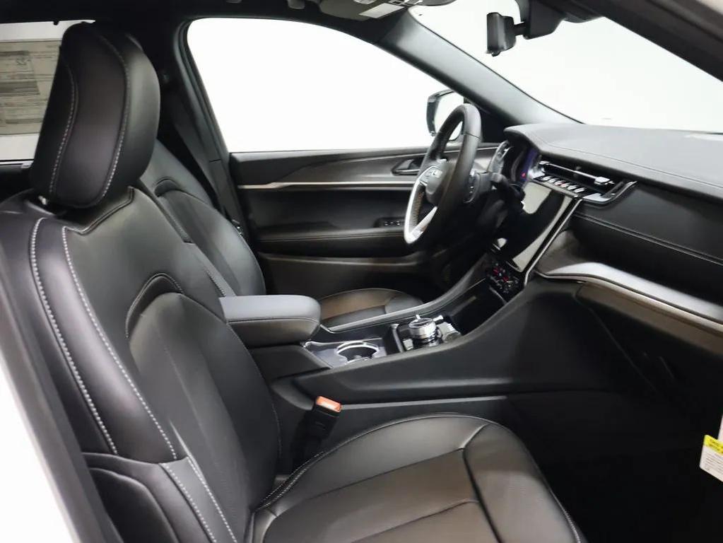 new 2025 Jeep Grand Cherokee car, priced at $49,446
