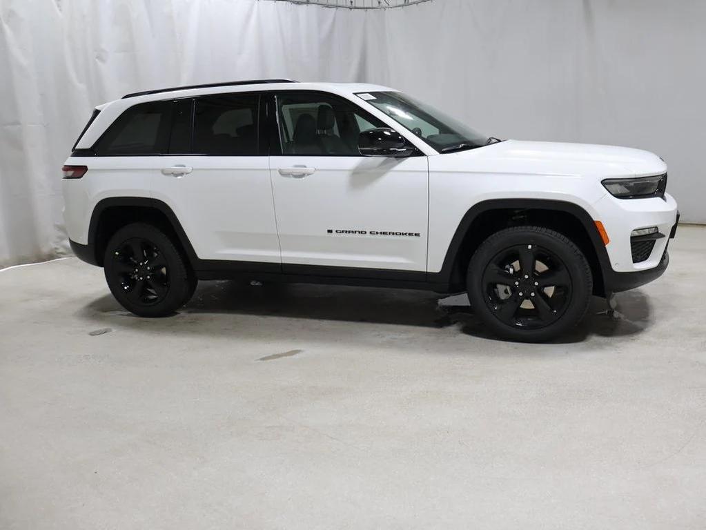 new 2025 Jeep Grand Cherokee car, priced at $49,446