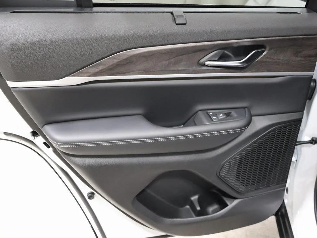 new 2025 Jeep Grand Cherokee car, priced at $49,446