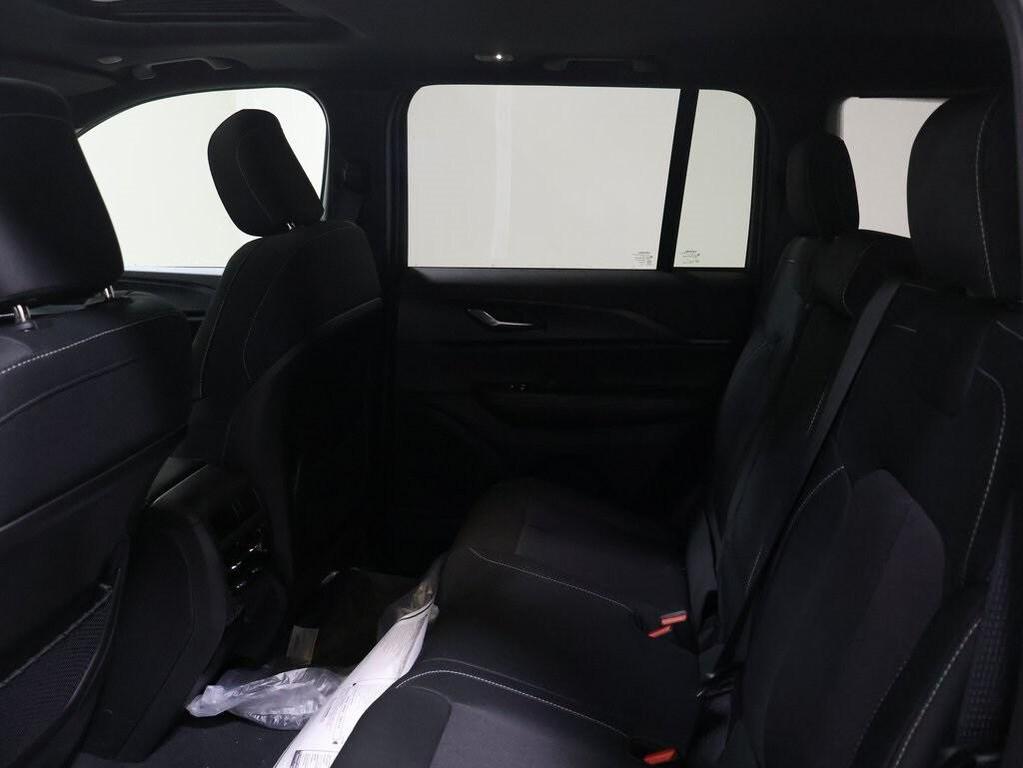 new 2025 Jeep Grand Cherokee car, priced at $39,920