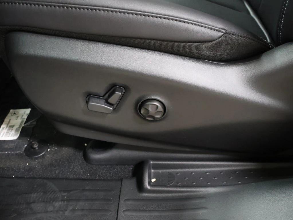new 2026 Chrysler Pacifica car, priced at $43,479