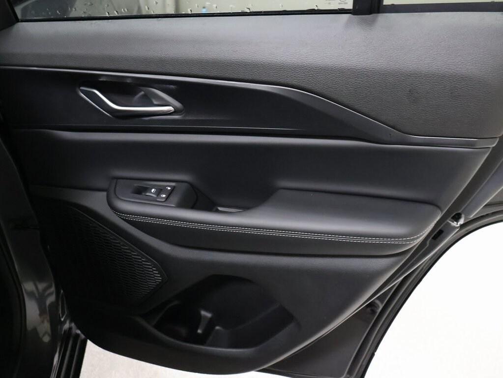 new 2025 Jeep Grand Cherokee car, priced at $38,433