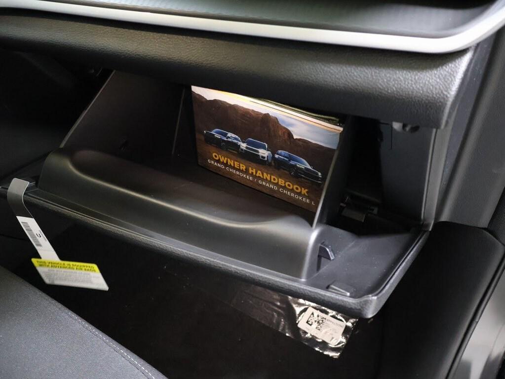 new 2025 Jeep Grand Cherokee car, priced at $38,433