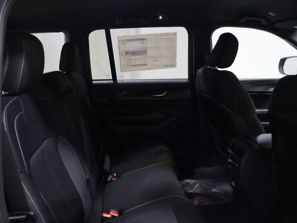 new 2025 Jeep Grand Cherokee car, priced at $38,433