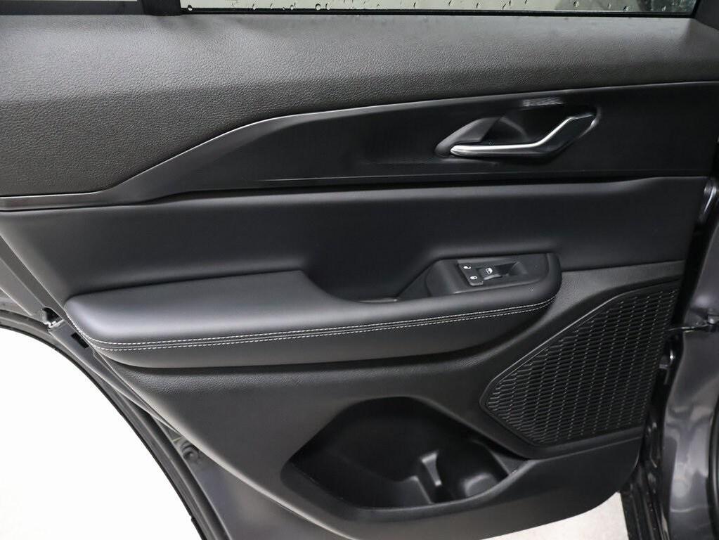 new 2025 Jeep Grand Cherokee car, priced at $38,433