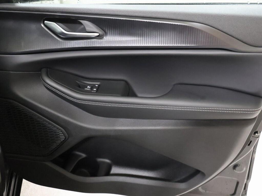 new 2025 Jeep Grand Cherokee car, priced at $38,433